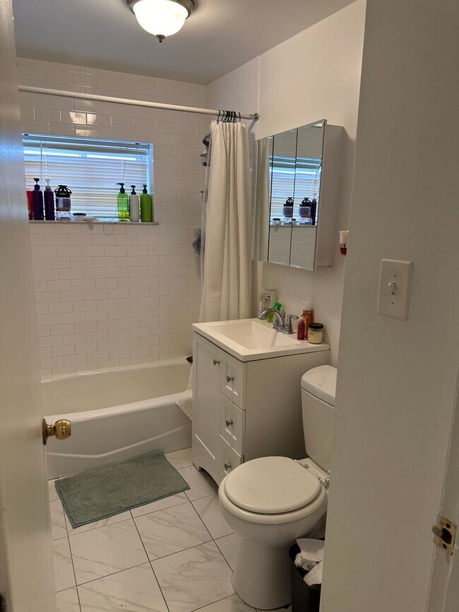 Foto del edificio - 12 Westford St