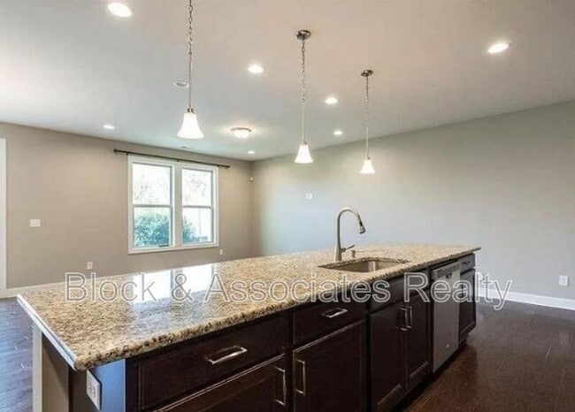 Building Photo - 308 Alamosa Pl