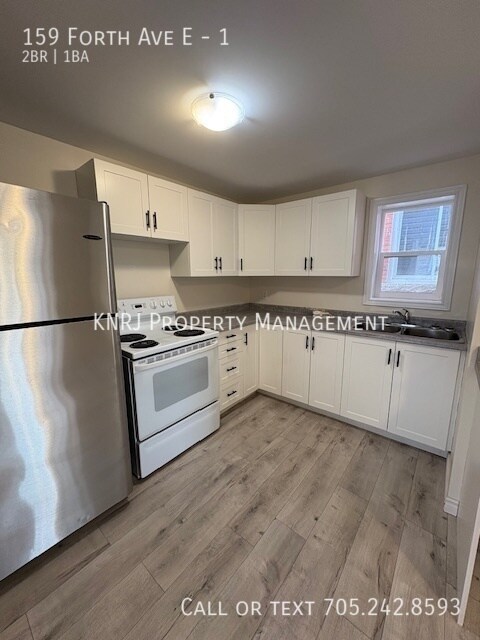 Photo du bâtiment - Two Bedroom Main Floor Apartment