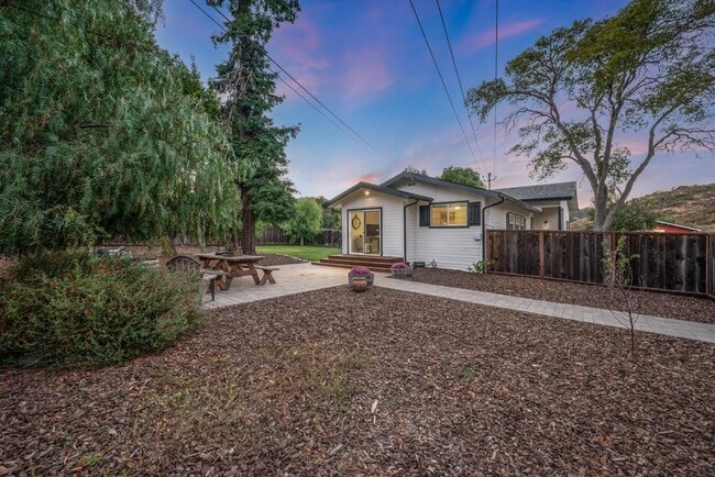 Building Photo - 975 Llagas Rd
