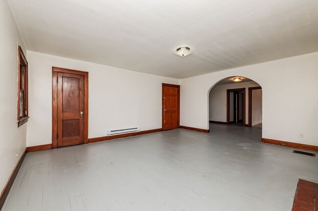 Foto del edificio - 1530 W High St