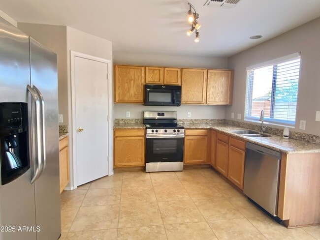 Building Photo - 11911 W Dahlia Dr