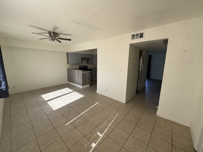 Building Photo - Central Phoenix 4 Bedroom Townhome