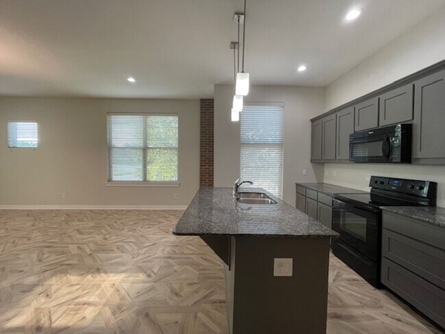 Photo - 622 Hemphill St House