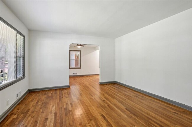 Foto del edificio - 1843 Longdale Dr