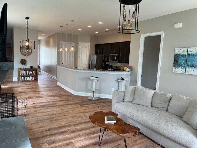 Foto del edificio - 9215 Gladden Ct