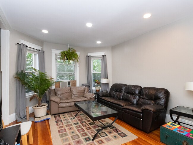 Foto del edificio - 449 Ashmont St