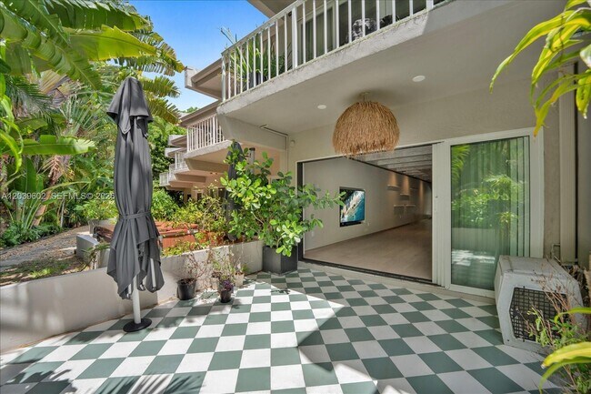 Foto del edificio - 6011 N Bayshore Dr