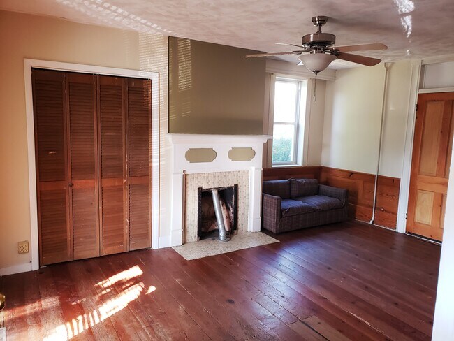 Downstairs bedroom/Bonus room - 5425 Jesse Bennett Way