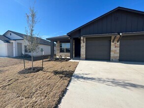 Building Photo - 913 Switchgrass Dr