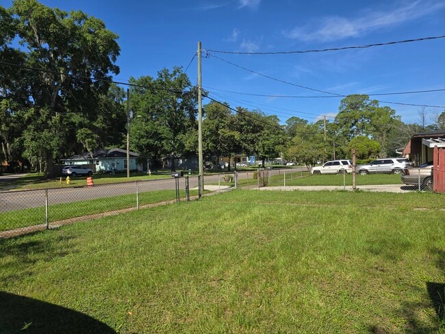 Front Yard - 43 W 41st St