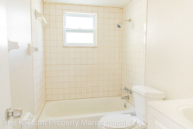Building Photo - 2 br, 1 bath House - 1045 Crestview Ave