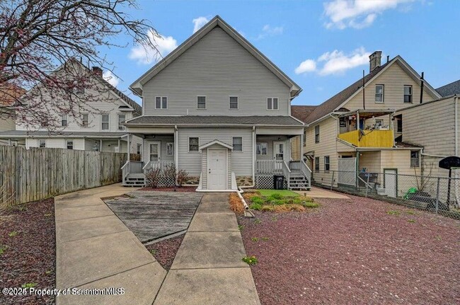 Building Photo - 1605 Washburn St