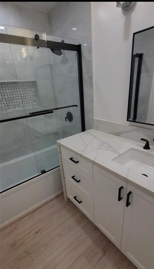 Foto del edificio - 1300 Midvale Ave
