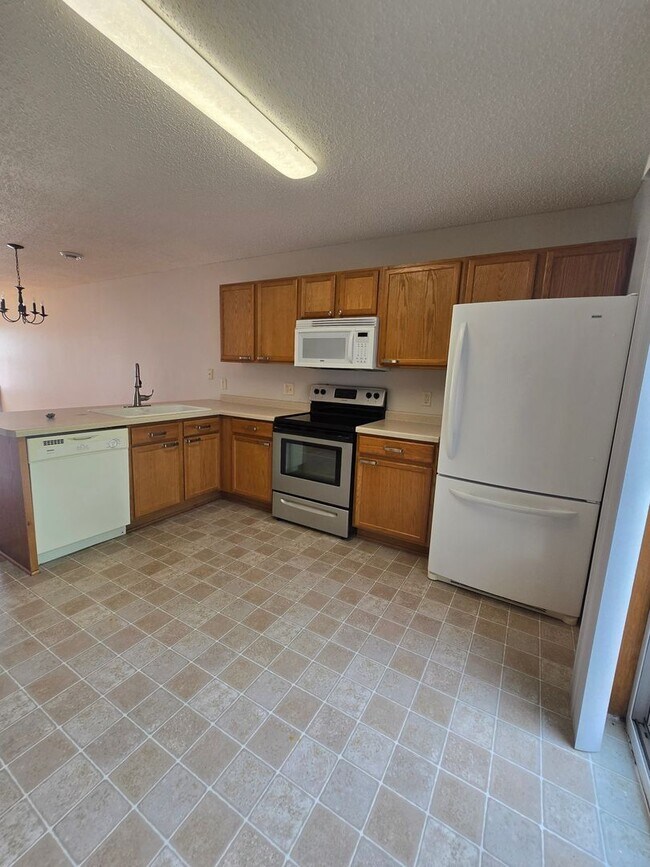 Foto del edificio - 2 Level Townhouse