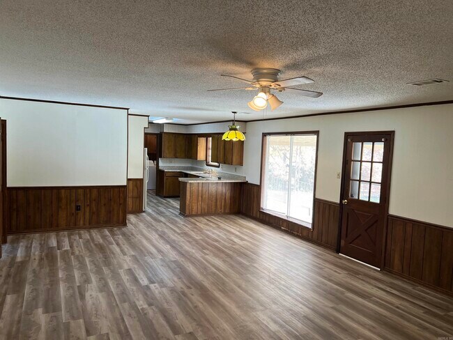 Building Photo - 1803 Meadowlake Rd