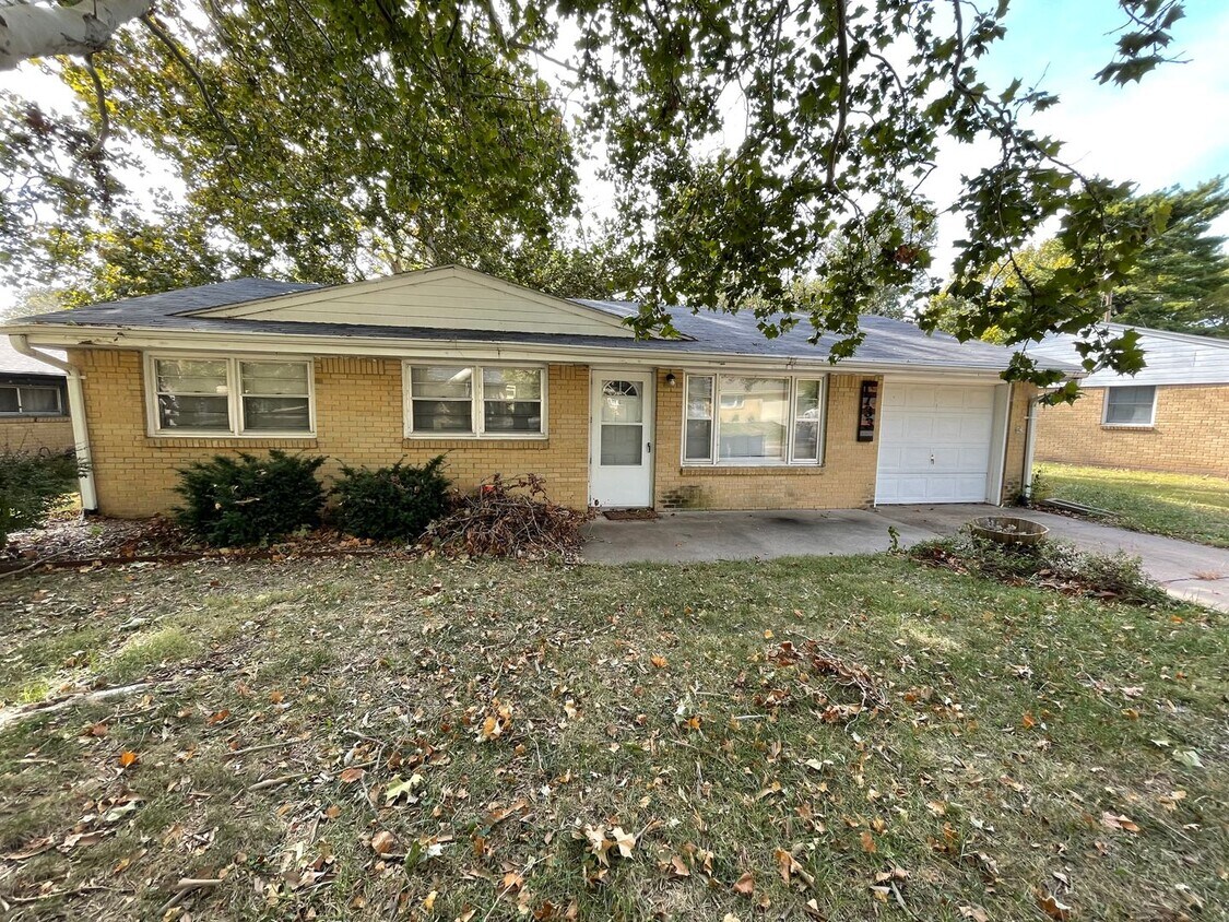 1733 Winne Dr, Manhattan, KS 66502 House Rental in Manhattan, KS