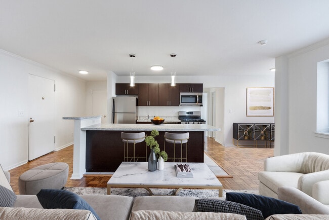 Building Photo - Towne House Apartments