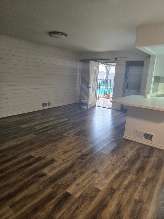 Foto del edificio - 8604 Baltimore Dr