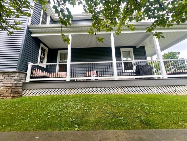 Building Photo - Sewickley - Stunning 3 Bedroom 1.5 Bathroom