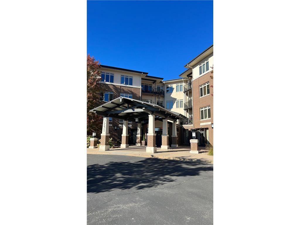 Foto principal - 3251 Louisiana Ave S