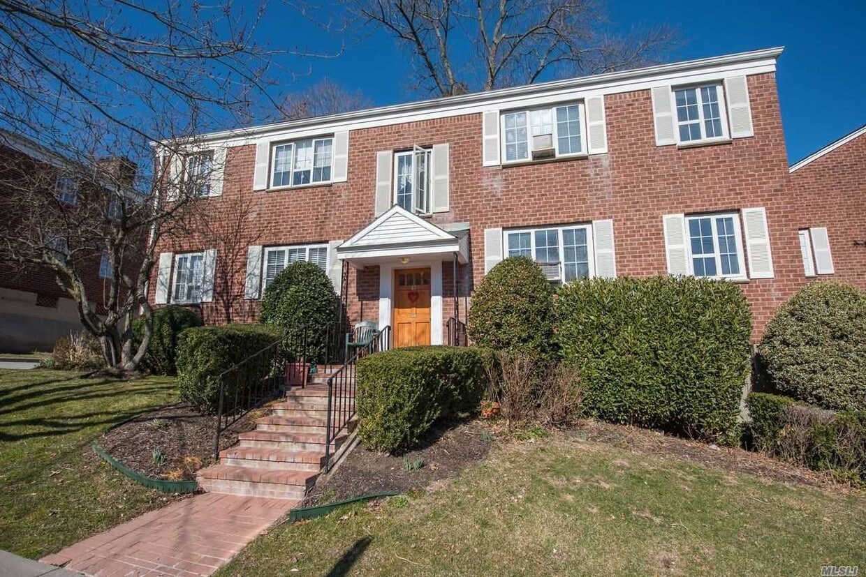 Primary Photo - 47 Nathan Hale Dr