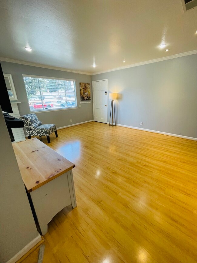 Living Room (Unstaged) - 141 Kittoe Dr