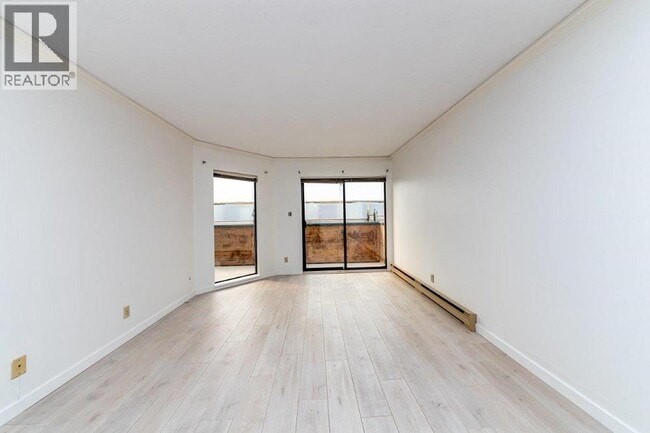 Building Photo - 975 W 13th Ave