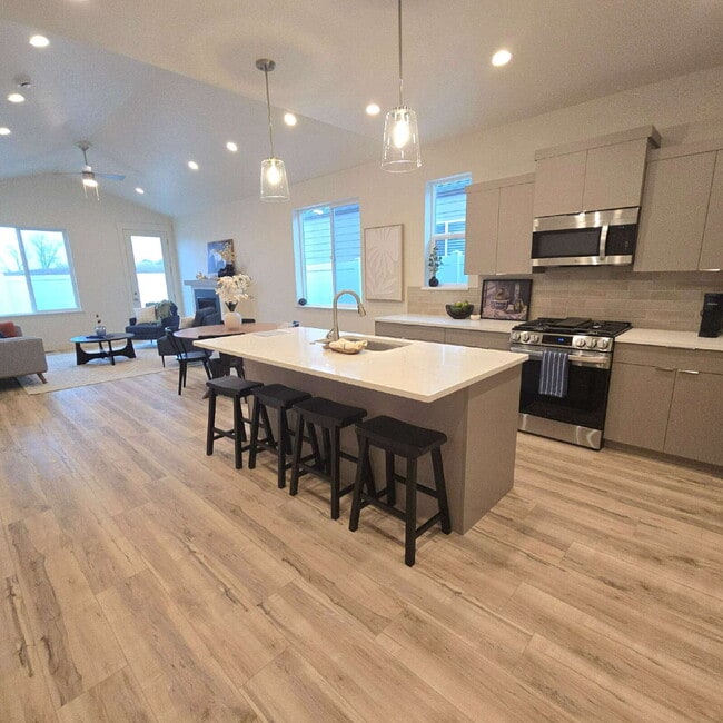 Foto del edificio - Beautiful, bright and brand NEW!