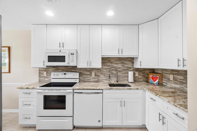 Foto del edificio - 24 Stratford Dr E