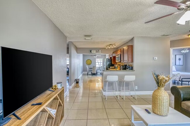 Foto del edificio - 651 SW 14th Ct