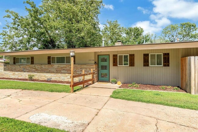 Foto del edificio - Beautiful Mid Century Ranch North of WSU o...