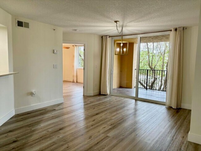 Building Photo - 800 Scotia Drive 204, Hypoluxo, FL 33462