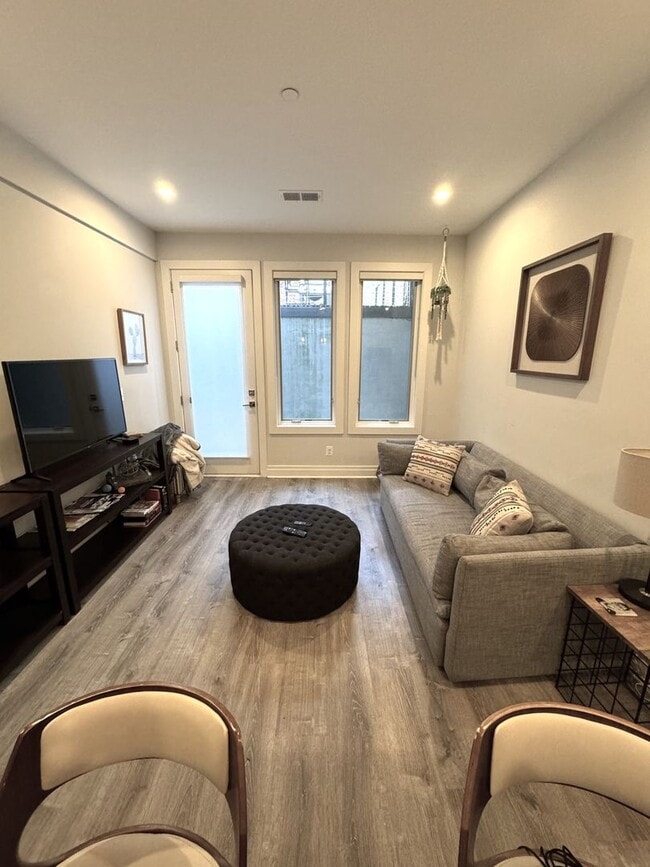 Foto del edificio - Centrally located 1BR/1BA Dupont Circle $2700 a month