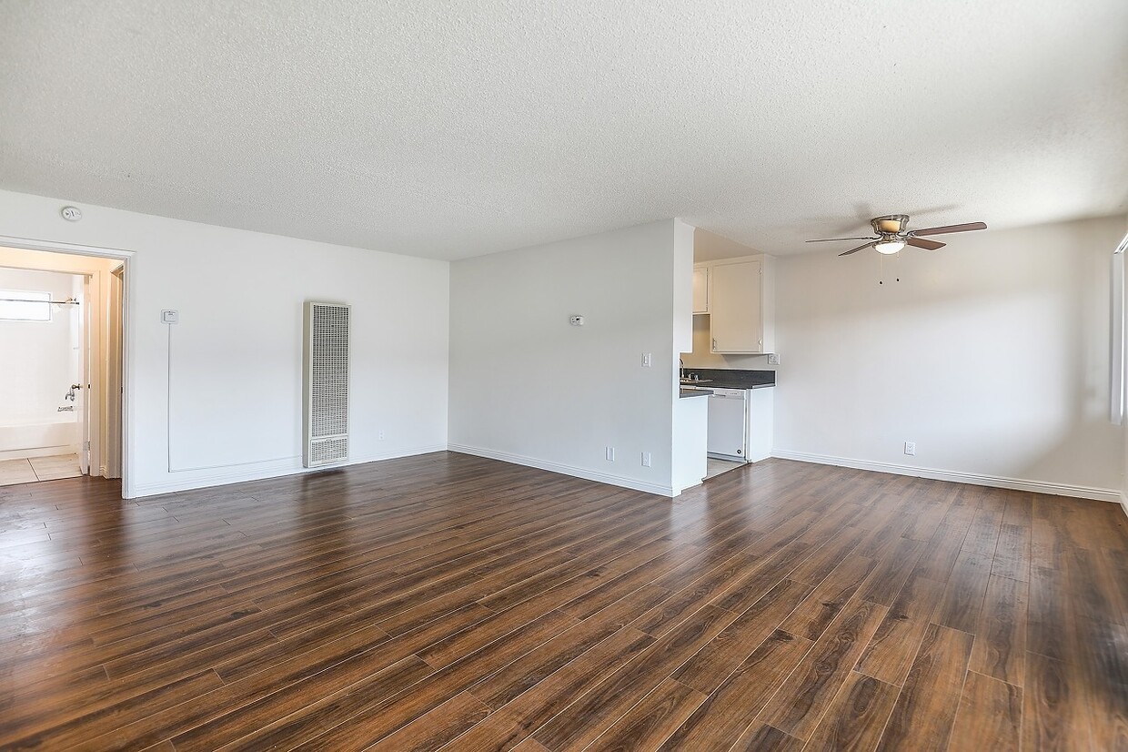 Foto principal - 8140 Langdon Ave Van Nuys, CA 91406