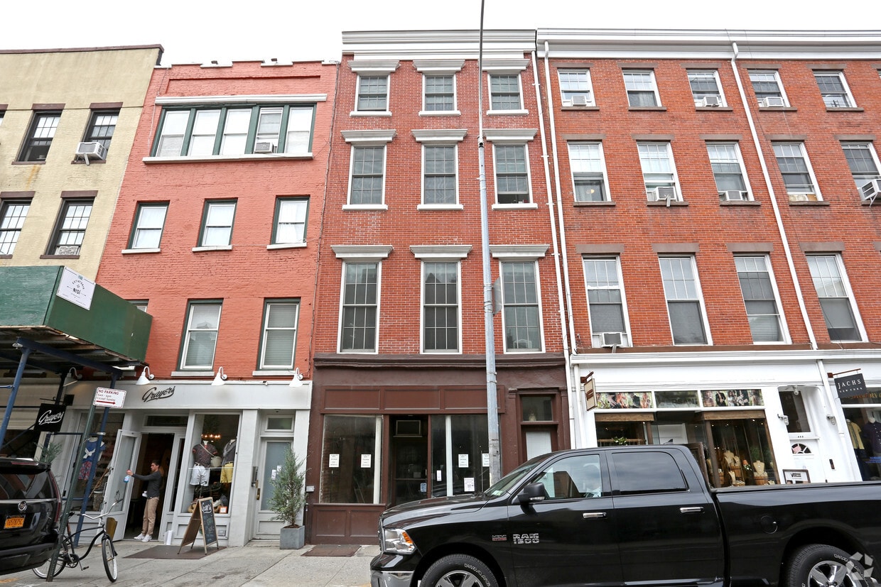 Building Photo - 306 Bleecker St