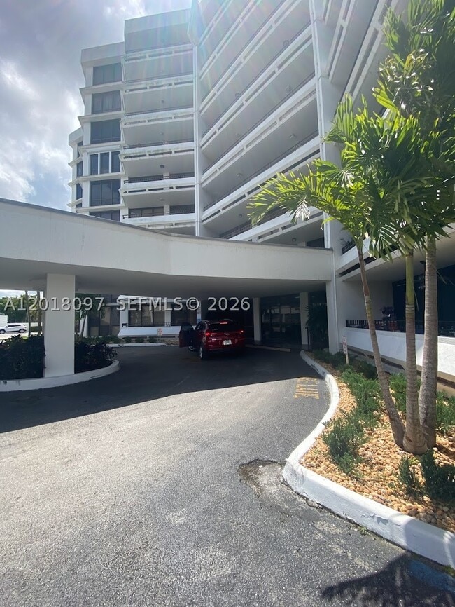 Foto del edificio - 13951 Kendale Lakes Dr