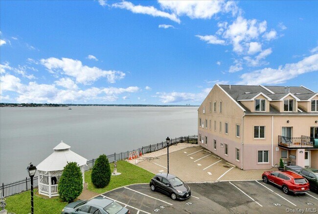 Foto del edificio - 1424 Outlook Ave