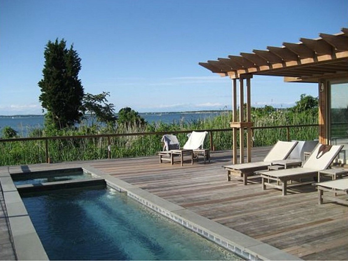 Foto principal - 78 Noyac Bay Ave