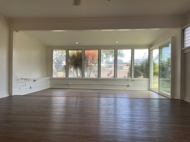 Building Photo - 1449 Ulupuni St