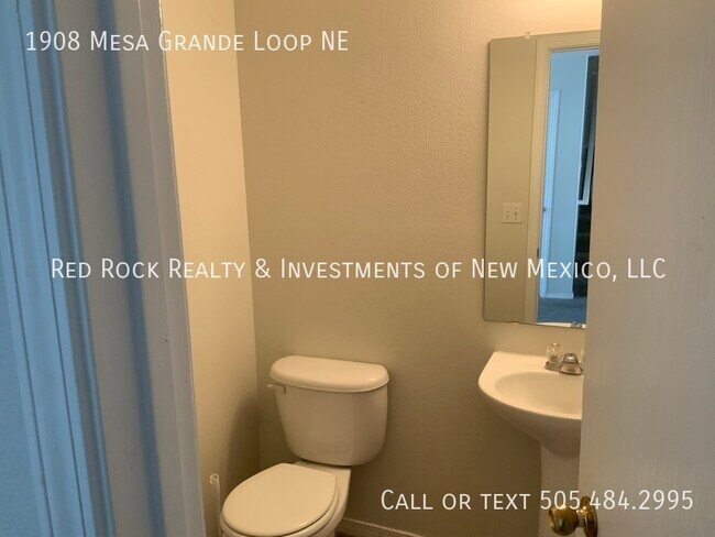 Foto del edificio - 1908 Mesa Grande Loop NE