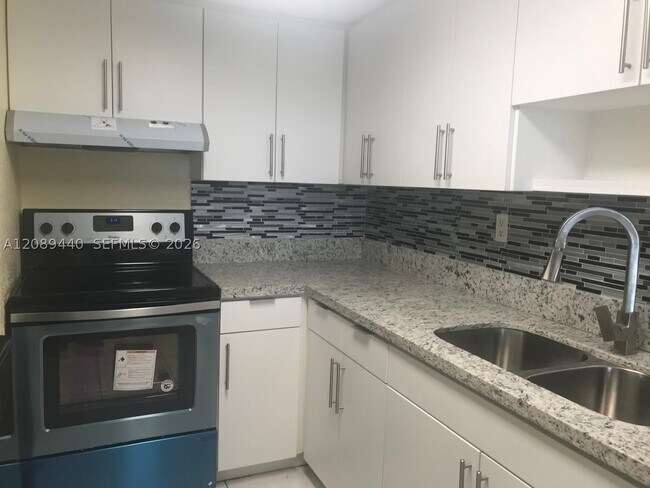 Building Photo - 10090 NW 80th Ct