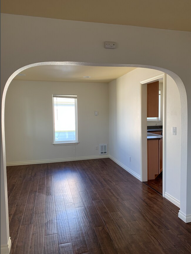 Building Photo - 2053 Gilman Dr W