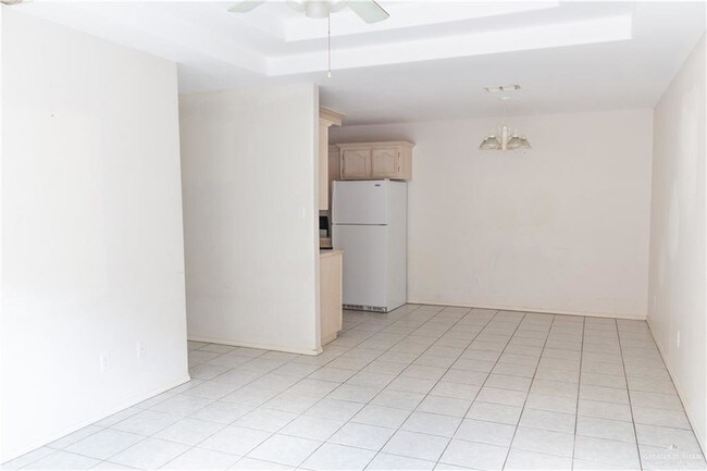 Building Photo - 610 S Logan Dr