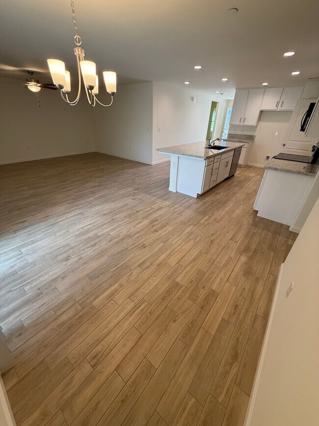 Foto del edificio - NEW Beautiful 3 Bedroom 2 Bath Home In Delano