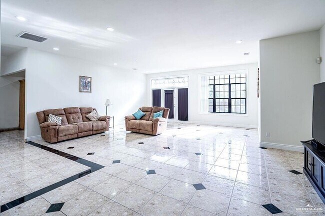 Foto del edificio - 408 E Redbud Ave