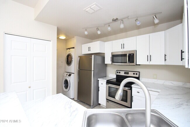 Building Photo - 4201 N 20th St