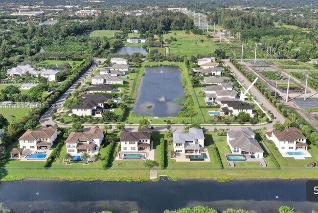 Foto del edificio - 6804 N Stillwater Shores Dr