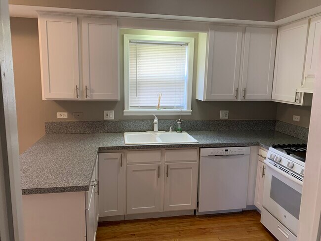 Foto del edificio - 2316 W Diversey Ave