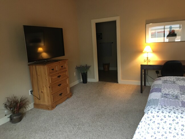 Bedroom - 5348 W Hill Rd
